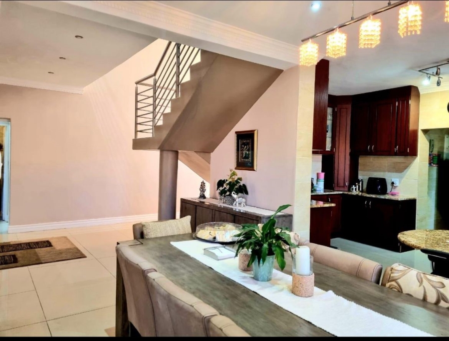 5 Bedroom Property for Sale in Roylglen Gardens Northern Cape